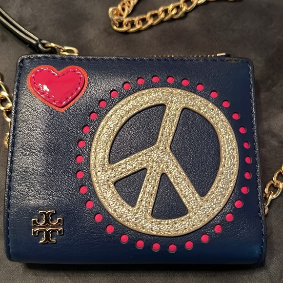 FLASH SALE🔥🔥LIKE NEW TORY BURCH PEACE & LOVE WALLET W/UNBRANDED CROSSBODY CHAIN💗 - Picture 2 of 11
